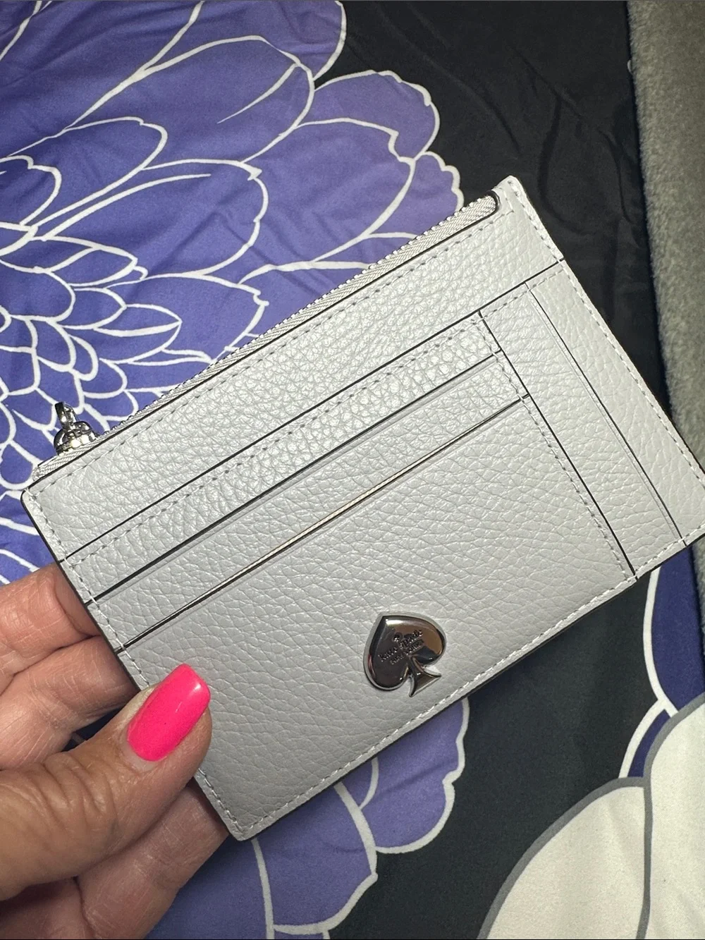 NWT kate ♠️ spade Pebbled Leather Card Holder in Light Gray with Spade Logo